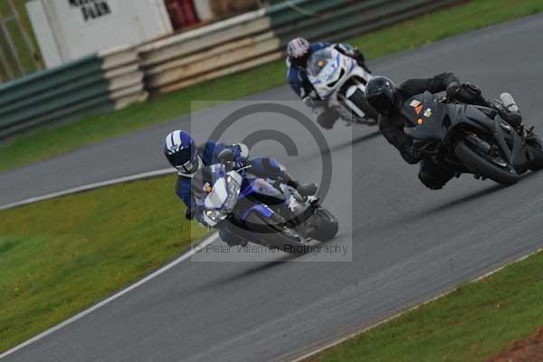 Mallory park Leicestershire;Mallory park photographs;Motorcycle action photographs;Trackday digital images;event digital images;eventdigitalimages;mallory park;no limits trackday;peter wileman photography;trackday;trackday photos