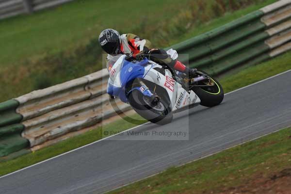 Mallory park Leicestershire;Mallory park photographs;Motorcycle action photographs;Trackday digital images;event digital images;eventdigitalimages;mallory park;no limits trackday;peter wileman photography;trackday;trackday photos