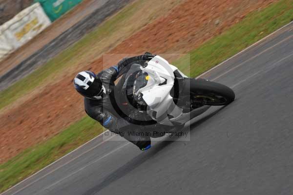 Mallory park Leicestershire;Mallory park photographs;Motorcycle action photographs;Trackday digital images;event digital images;eventdigitalimages;mallory park;no limits trackday;peter wileman photography;trackday;trackday photos