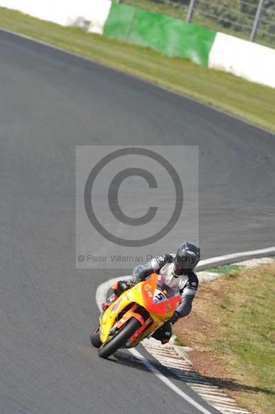 Mallory park Leicestershire;Mallory park photographs;Motorcycle action photographs;Trackday digital images;event digital images;eventdigitalimages;mallory park;no limits trackday;peter wileman photography;trackday;trackday photos