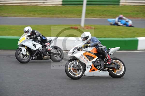 Mallory park Leicestershire;Mallory park photographs;Motorcycle action photographs;Trackday digital images;event digital images;eventdigitalimages;mallory park;no limits trackday;peter wileman photography;trackday;trackday photos