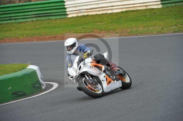 Mallory park Leicestershire;Mallory park photographs;Motorcycle action photographs;Trackday digital images;event digital images;eventdigitalimages;mallory park;no limits trackday;peter wileman photography;trackday;trackday photos