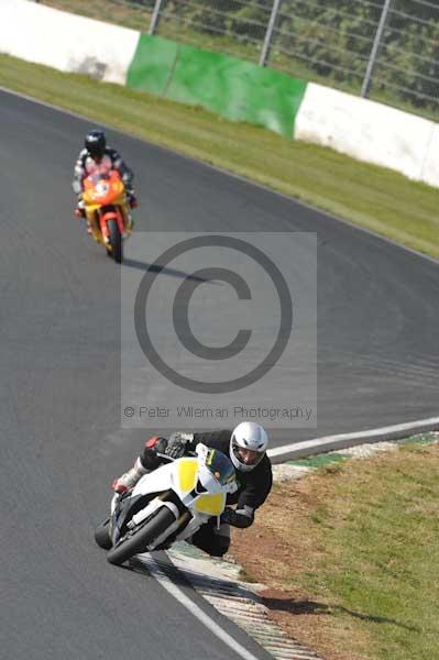 Mallory park Leicestershire;Mallory park photographs;Motorcycle action photographs;Trackday digital images;event digital images;eventdigitalimages;mallory park;no limits trackday;peter wileman photography;trackday;trackday photos