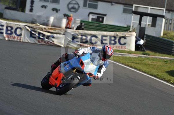 Mallory park Leicestershire;Mallory park photographs;Motorcycle action photographs;Trackday digital images;event digital images;eventdigitalimages;mallory park;no limits trackday;peter wileman photography;trackday;trackday photos