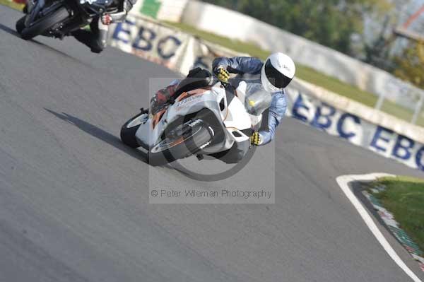 Mallory park Leicestershire;Mallory park photographs;Motorcycle action photographs;Trackday digital images;event digital images;eventdigitalimages;mallory park;no limits trackday;peter wileman photography;trackday;trackday photos