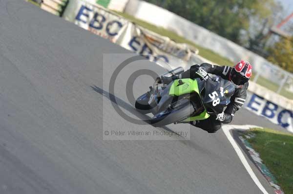 Mallory park Leicestershire;Mallory park photographs;Motorcycle action photographs;Trackday digital images;event digital images;eventdigitalimages;mallory park;no limits trackday;peter wileman photography;trackday;trackday photos