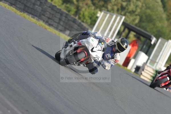 Mallory park Leicestershire;Mallory park photographs;Motorcycle action photographs;Trackday digital images;event digital images;eventdigitalimages;mallory park;no limits trackday;peter wileman photography;trackday;trackday photos