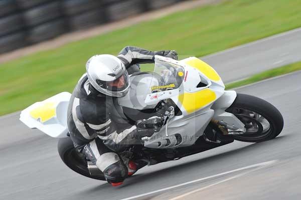 Mallory park Leicestershire;Mallory park photographs;Motorcycle action photographs;Trackday digital images;event digital images;eventdigitalimages;mallory park;no limits trackday;peter wileman photography;trackday;trackday photos