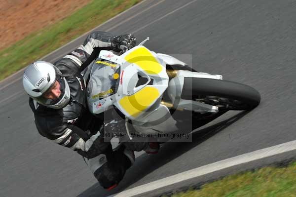 Mallory park Leicestershire;Mallory park photographs;Motorcycle action photographs;Trackday digital images;event digital images;eventdigitalimages;mallory park;no limits trackday;peter wileman photography;trackday;trackday photos