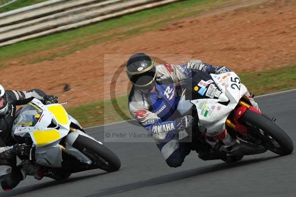 Mallory park Leicestershire;Mallory park photographs;Motorcycle action photographs;Trackday digital images;event digital images;eventdigitalimages;mallory park;no limits trackday;peter wileman photography;trackday;trackday photos