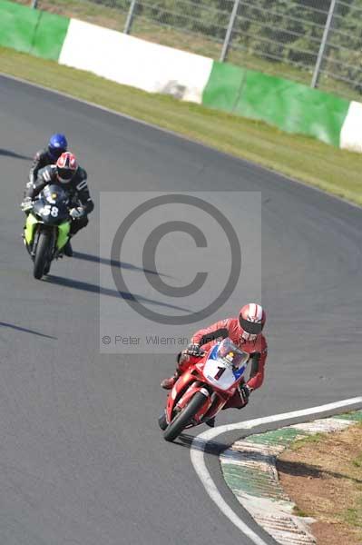 Mallory park Leicestershire;Mallory park photographs;Motorcycle action photographs;Trackday digital images;event digital images;eventdigitalimages;mallory park;no limits trackday;peter wileman photography;trackday;trackday photos