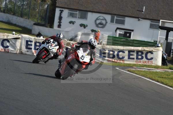 Mallory park Leicestershire;Mallory park photographs;Motorcycle action photographs;Trackday digital images;event digital images;eventdigitalimages;mallory park;no limits trackday;peter wileman photography;trackday;trackday photos
