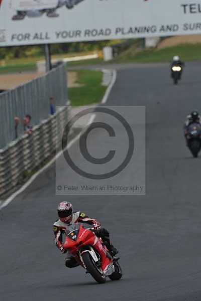 Mallory park Leicestershire;Mallory park photographs;Motorcycle action photographs;Trackday digital images;event digital images;eventdigitalimages;mallory park;no limits trackday;peter wileman photography;trackday;trackday photos