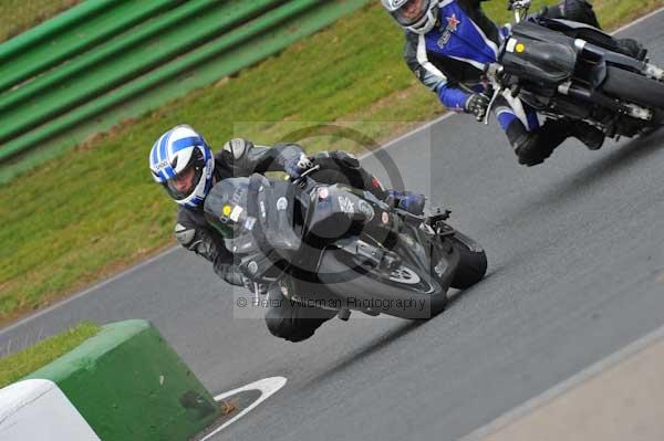 Mallory park Leicestershire;Mallory park photographs;Motorcycle action photographs;Trackday digital images;event digital images;eventdigitalimages;mallory park;no limits trackday;peter wileman photography;trackday;trackday photos