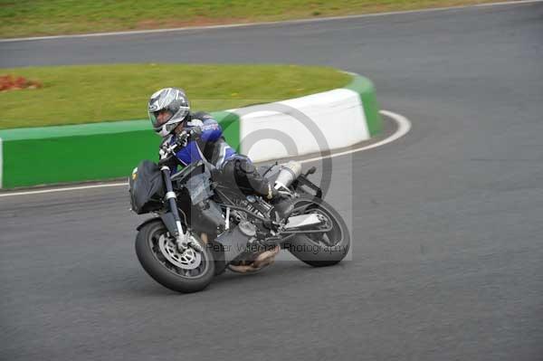 Mallory park Leicestershire;Mallory park photographs;Motorcycle action photographs;Trackday digital images;event digital images;eventdigitalimages;mallory park;no limits trackday;peter wileman photography;trackday;trackday photos