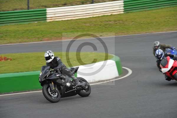Mallory park Leicestershire;Mallory park photographs;Motorcycle action photographs;Trackday digital images;event digital images;eventdigitalimages;mallory park;no limits trackday;peter wileman photography;trackday;trackday photos