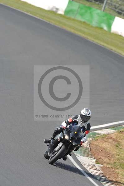 Mallory park Leicestershire;Mallory park photographs;Motorcycle action photographs;Trackday digital images;event digital images;eventdigitalimages;mallory park;no limits trackday;peter wileman photography;trackday;trackday photos