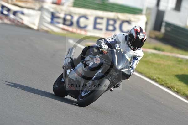 Mallory park Leicestershire;Mallory park photographs;Motorcycle action photographs;Trackday digital images;event digital images;eventdigitalimages;mallory park;no limits trackday;peter wileman photography;trackday;trackday photos