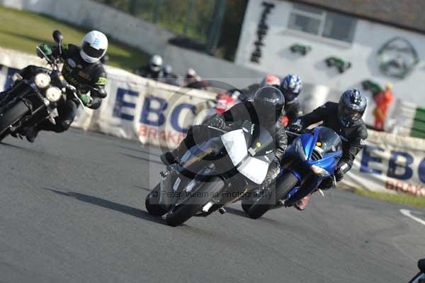 Mallory park Leicestershire;Mallory park photographs;Motorcycle action photographs;Trackday digital images;event digital images;eventdigitalimages;mallory park;no limits trackday;peter wileman photography;trackday;trackday photos