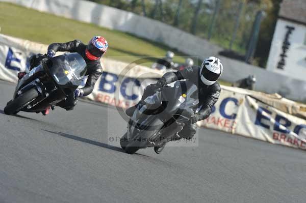 Mallory park Leicestershire;Mallory park photographs;Motorcycle action photographs;Trackday digital images;event digital images;eventdigitalimages;mallory park;no limits trackday;peter wileman photography;trackday;trackday photos