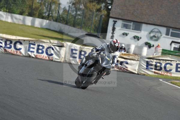 Mallory park Leicestershire;Mallory park photographs;Motorcycle action photographs;Trackday digital images;event digital images;eventdigitalimages;mallory park;no limits trackday;peter wileman photography;trackday;trackday photos