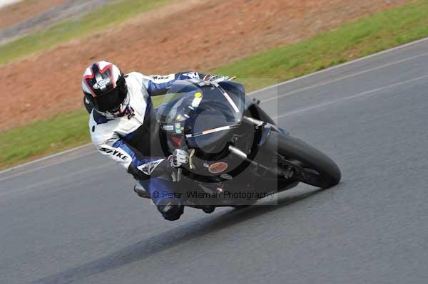 Mallory park Leicestershire;Mallory park photographs;Motorcycle action photographs;Trackday digital images;event digital images;eventdigitalimages;mallory park;no limits trackday;peter wileman photography;trackday;trackday photos