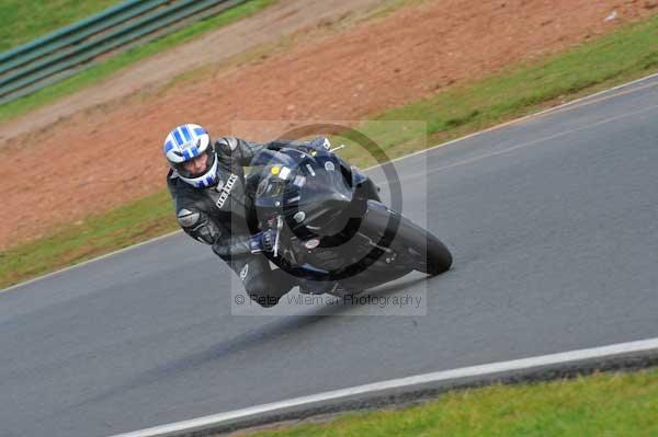 Mallory park Leicestershire;Mallory park photographs;Motorcycle action photographs;Trackday digital images;event digital images;eventdigitalimages;mallory park;no limits trackday;peter wileman photography;trackday;trackday photos