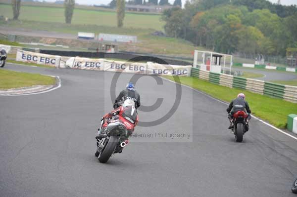 Mallory park Leicestershire;Mallory park photographs;Motorcycle action photographs;Trackday digital images;event digital images;eventdigitalimages;mallory park;no limits trackday;peter wileman photography;trackday;trackday photos