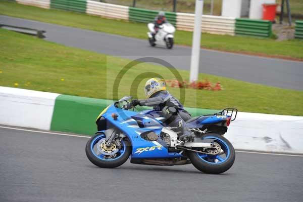 Mallory park Leicestershire;Mallory park photographs;Motorcycle action photographs;Trackday digital images;event digital images;eventdigitalimages;mallory park;no limits trackday;peter wileman photography;trackday;trackday photos