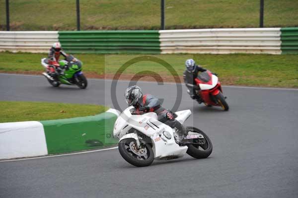 Mallory park Leicestershire;Mallory park photographs;Motorcycle action photographs;Trackday digital images;event digital images;eventdigitalimages;mallory park;no limits trackday;peter wileman photography;trackday;trackday photos