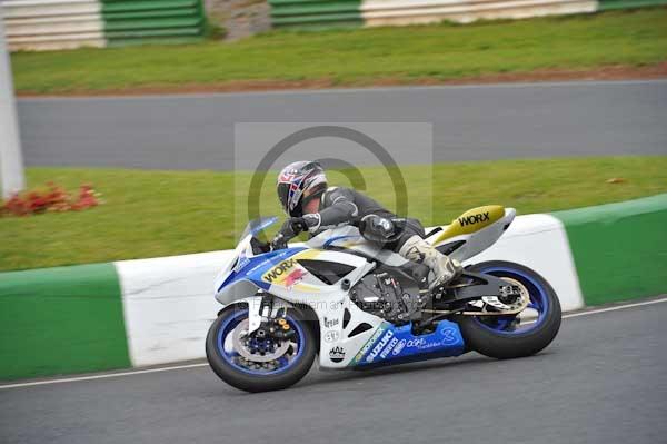 Mallory park Leicestershire;Mallory park photographs;Motorcycle action photographs;Trackday digital images;event digital images;eventdigitalimages;mallory park;no limits trackday;peter wileman photography;trackday;trackday photos
