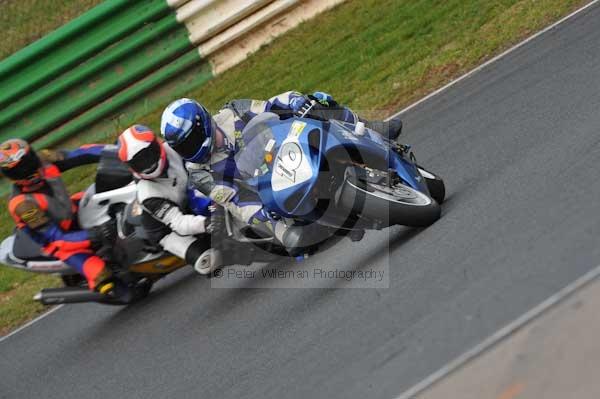 Mallory park Leicestershire;Mallory park photographs;Motorcycle action photographs;Trackday digital images;event digital images;eventdigitalimages;mallory park;no limits trackday;peter wileman photography;trackday;trackday photos