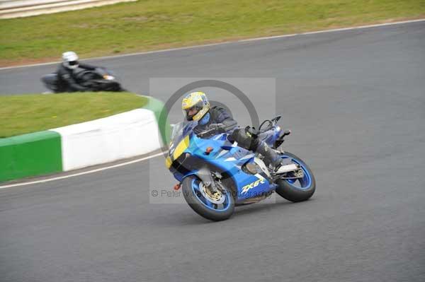 Mallory park Leicestershire;Mallory park photographs;Motorcycle action photographs;Trackday digital images;event digital images;eventdigitalimages;mallory park;no limits trackday;peter wileman photography;trackday;trackday photos