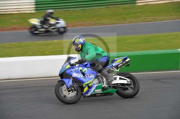 Mallory park Leicestershire;Mallory park photographs;Motorcycle action photographs;Trackday digital images;event digital images;eventdigitalimages;mallory park;no limits trackday;peter wileman photography;trackday;trackday photos