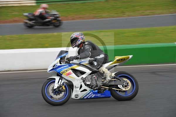 Mallory park Leicestershire;Mallory park photographs;Motorcycle action photographs;Trackday digital images;event digital images;eventdigitalimages;mallory park;no limits trackday;peter wileman photography;trackday;trackday photos