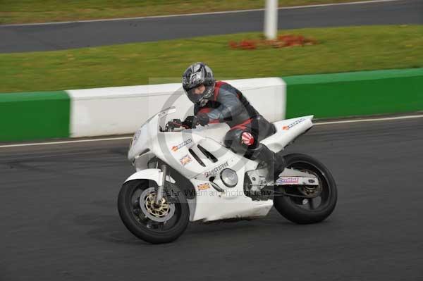 Mallory park Leicestershire;Mallory park photographs;Motorcycle action photographs;Trackday digital images;event digital images;eventdigitalimages;mallory park;no limits trackday;peter wileman photography;trackday;trackday photos
