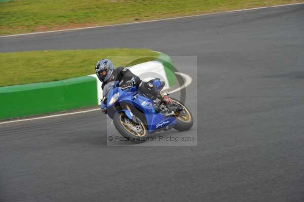 Mallory park Leicestershire;Mallory park photographs;Motorcycle action photographs;Trackday digital images;event digital images;eventdigitalimages;mallory park;no limits trackday;peter wileman photography;trackday;trackday photos