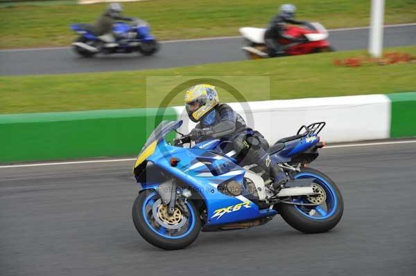 Mallory park Leicestershire;Mallory park photographs;Motorcycle action photographs;Trackday digital images;event digital images;eventdigitalimages;mallory park;no limits trackday;peter wileman photography;trackday;trackday photos
