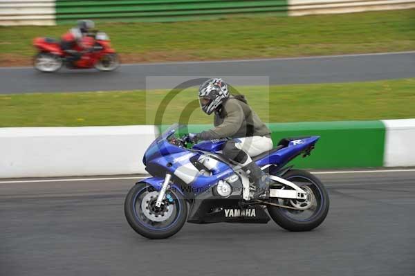 Mallory park Leicestershire;Mallory park photographs;Motorcycle action photographs;Trackday digital images;event digital images;eventdigitalimages;mallory park;no limits trackday;peter wileman photography;trackday;trackday photos