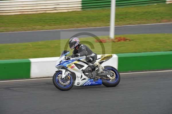 Mallory park Leicestershire;Mallory park photographs;Motorcycle action photographs;Trackday digital images;event digital images;eventdigitalimages;mallory park;no limits trackday;peter wileman photography;trackday;trackday photos