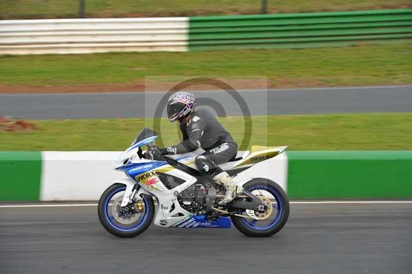 Mallory park Leicestershire;Mallory park photographs;Motorcycle action photographs;Trackday digital images;event digital images;eventdigitalimages;mallory park;no limits trackday;peter wileman photography;trackday;trackday photos