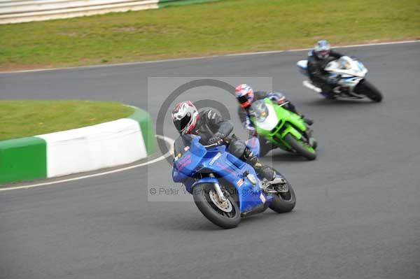 Mallory park Leicestershire;Mallory park photographs;Motorcycle action photographs;Trackday digital images;event digital images;eventdigitalimages;mallory park;no limits trackday;peter wileman photography;trackday;trackday photos