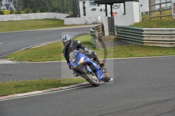 Mallory park Leicestershire;Mallory park photographs;Motorcycle action photographs;Trackday digital images;event digital images;eventdigitalimages;mallory park;no limits trackday;peter wileman photography;trackday;trackday photos