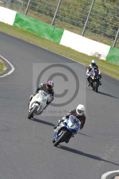 Mallory park Leicestershire;Mallory park photographs;Motorcycle action photographs;Trackday digital images;event digital images;eventdigitalimages;mallory park;no limits trackday;peter wileman photography;trackday;trackday photos