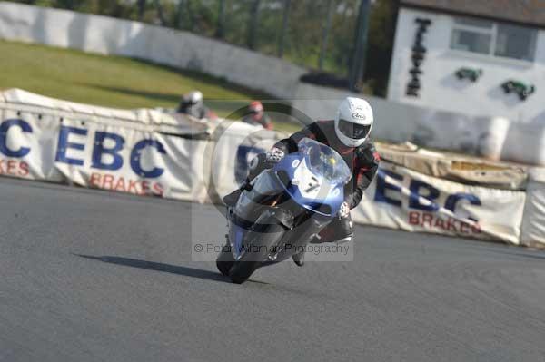 Mallory park Leicestershire;Mallory park photographs;Motorcycle action photographs;Trackday digital images;event digital images;eventdigitalimages;mallory park;no limits trackday;peter wileman photography;trackday;trackday photos