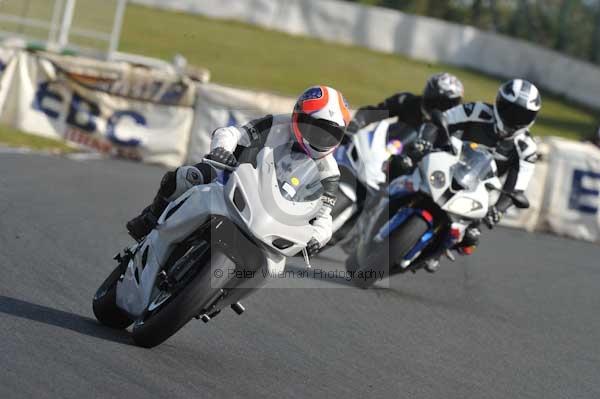 Mallory park Leicestershire;Mallory park photographs;Motorcycle action photographs;Trackday digital images;event digital images;eventdigitalimages;mallory park;no limits trackday;peter wileman photography;trackday;trackday photos