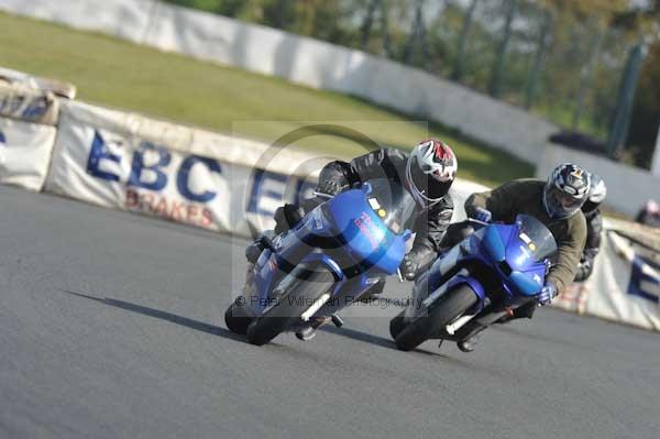 Mallory park Leicestershire;Mallory park photographs;Motorcycle action photographs;Trackday digital images;event digital images;eventdigitalimages;mallory park;no limits trackday;peter wileman photography;trackday;trackday photos