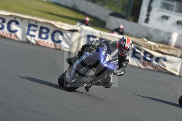 Mallory park Leicestershire;Mallory park photographs;Motorcycle action photographs;Trackday digital images;event digital images;eventdigitalimages;mallory park;no limits trackday;peter wileman photography;trackday;trackday photos