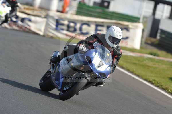 Mallory park Leicestershire;Mallory park photographs;Motorcycle action photographs;Trackday digital images;event digital images;eventdigitalimages;mallory park;no limits trackday;peter wileman photography;trackday;trackday photos
