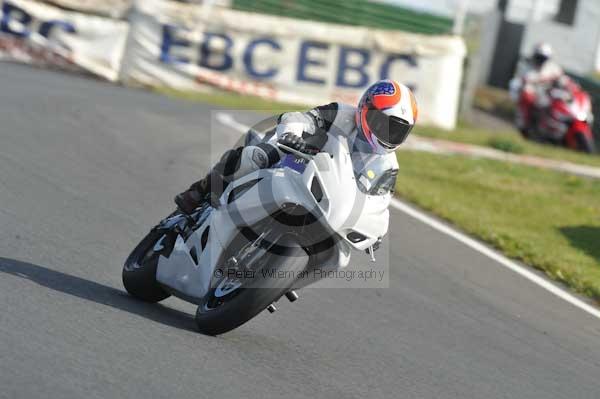 Mallory park Leicestershire;Mallory park photographs;Motorcycle action photographs;Trackday digital images;event digital images;eventdigitalimages;mallory park;no limits trackday;peter wileman photography;trackday;trackday photos